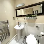 Vikings Centre Exclusive Offers With Private Parking & Terrace Apartment *
