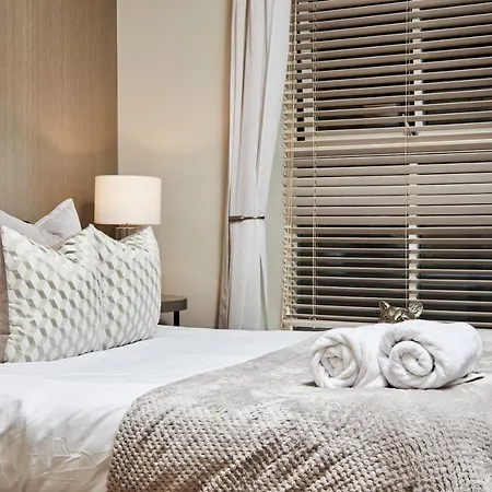 Vikings With Private Parking & Terrace Apartment York