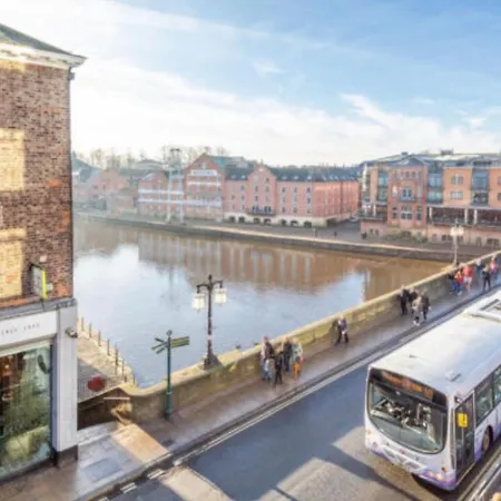 Vikings With Private Parking & Terrace Apartment York