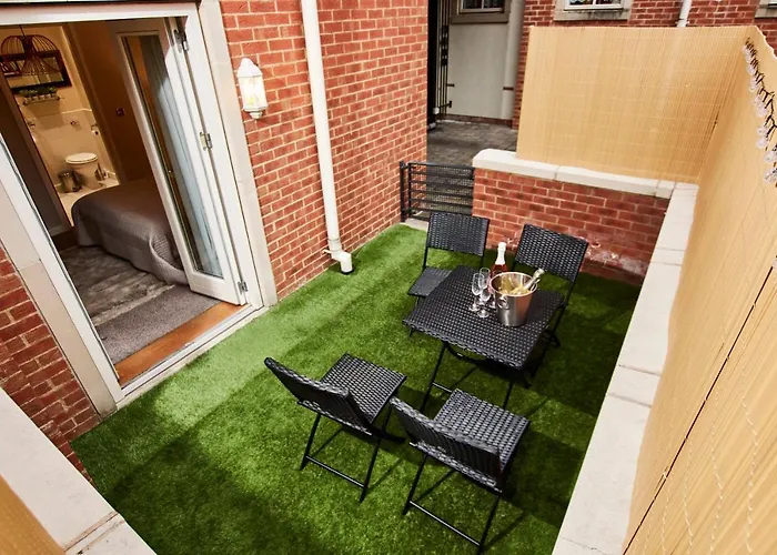 Vikings Centre Exclusive Offers With Private Parking & Terrace *