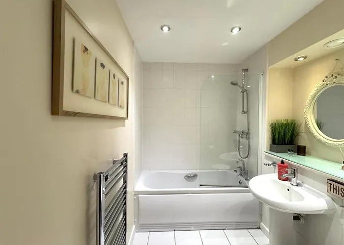 Vikings Centre Exclusive Offers With Private Parking & Terrace Apartment York