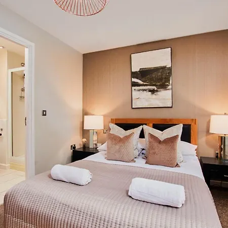 דירה Vikings Centre Exclusive Offers With Private Parking & Terrace יורק