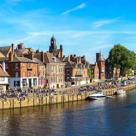 Vikings Centre Exclusive Offers With Private Parking & Terrace *