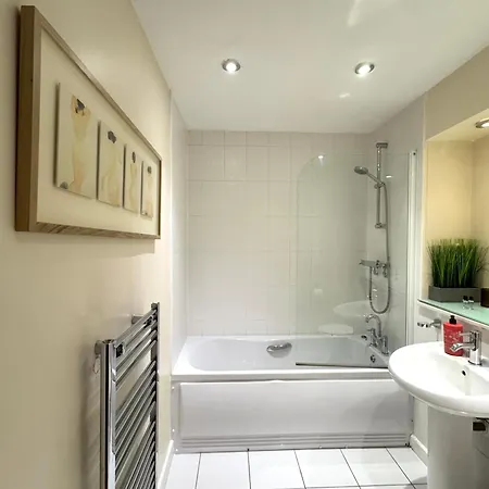 Vikings Centre Exclusive Offers With Private Parking & Terrace דירה יורק