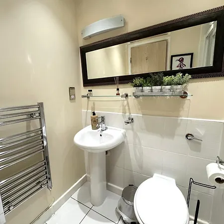 Vikings Centre Exclusive Offers With Private Parking & Terrace דירה *